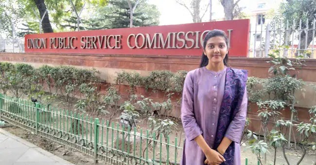 Srushti Jayant Deshmukh Wiki, Age, Family, Address, Family, Biography, Sucess Story, Service (Post) & More.